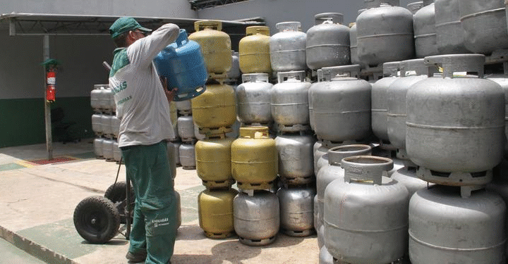 Gás de cozinha fica mais caro em Salvador e pode chegar a R$ 165