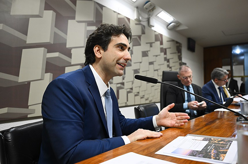 Lula orientou Gabriel Galípolo a mostrar "quem é quem" na CPI do Master sem fazer acusações diretas. Confira detalhes.