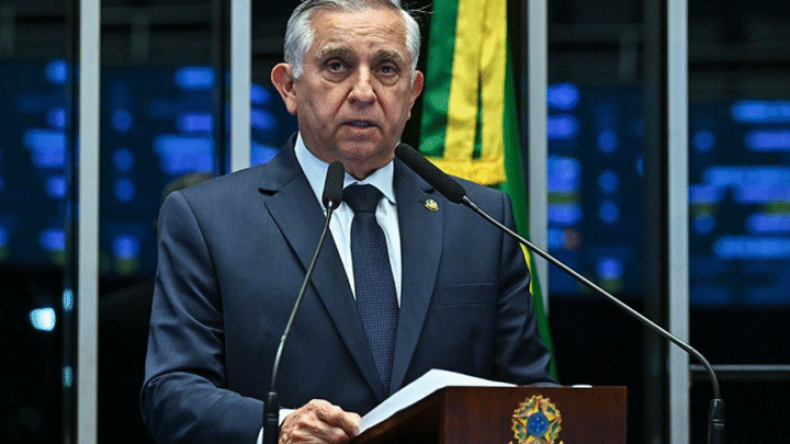 Crise no PL: Izalci Lucas desafia Michelle Bolsonaro e causa racha no partido