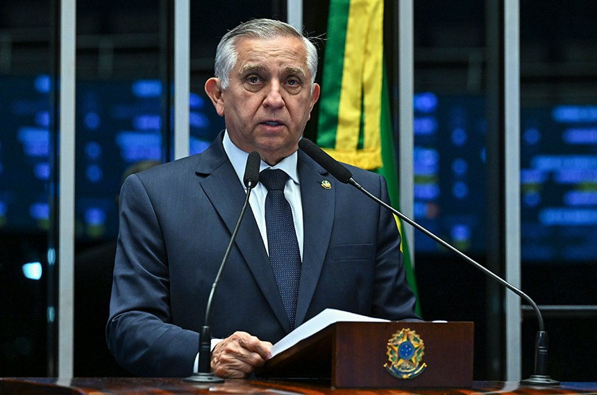 Crise no PL: Izalci Lucas desafia Michelle Bolsonaro e causa racha no partido