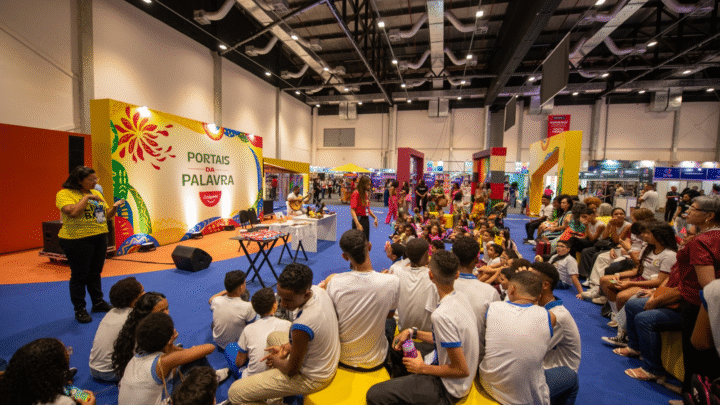 Marcas levam ativações, ações sociais e conteúdo para a Bienal do Livro Bahia