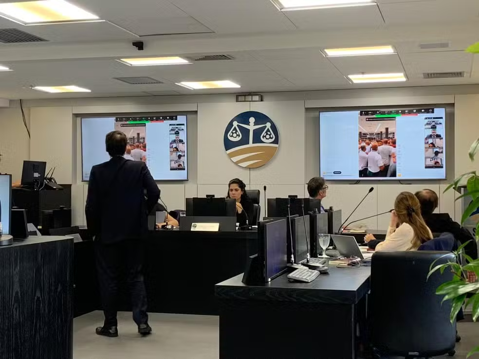 STJD aplica punção no Corinthians com multas e suspensões de Hugo Souza e Matheuzinho. Confira os detalhes.