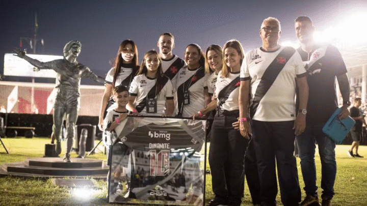 Vasco homenageia Dinamite: veja as fotos emocionantes da cerimônia