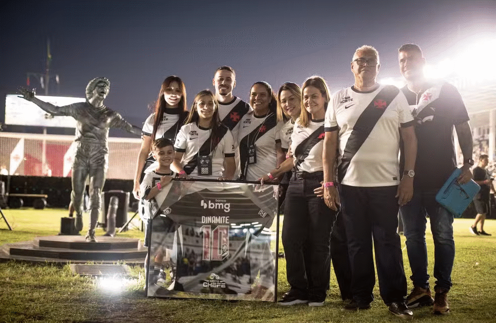 Vasco homenageia Dinamite: veja as fotos emocionantes da cerimônia