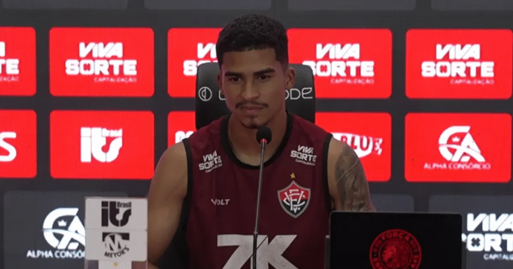 Renê brilha no Vitória e projeta duelo contra o Corinthians: saiba por que o atacante preferiu o Leão ao Timão e veja seus números.