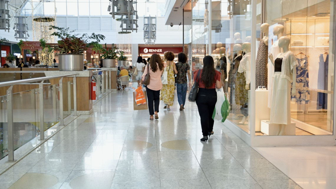 Shoppings e supermercados alteram horários no feriado de Tiradentes