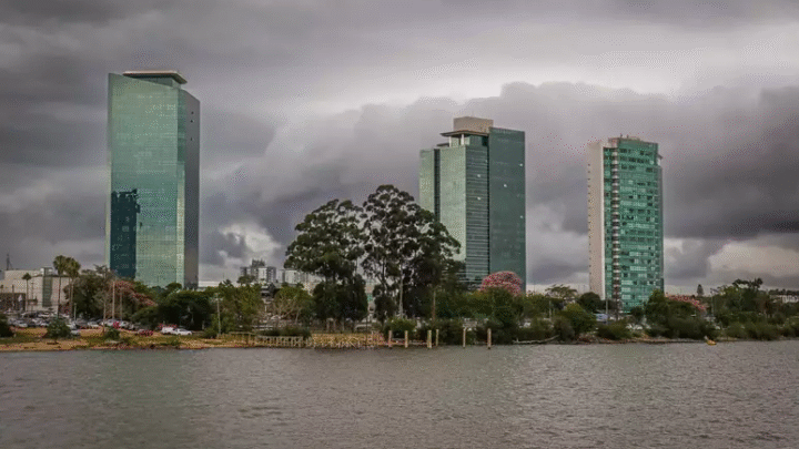 Formação de ciclone na Argentina coloca Sul do Brasil em alerta nesta terça (21)