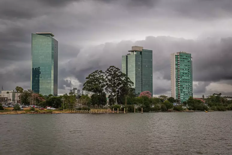 Formação de ciclone na Argentina coloca Sul do Brasil em alerta nesta terça (21)
