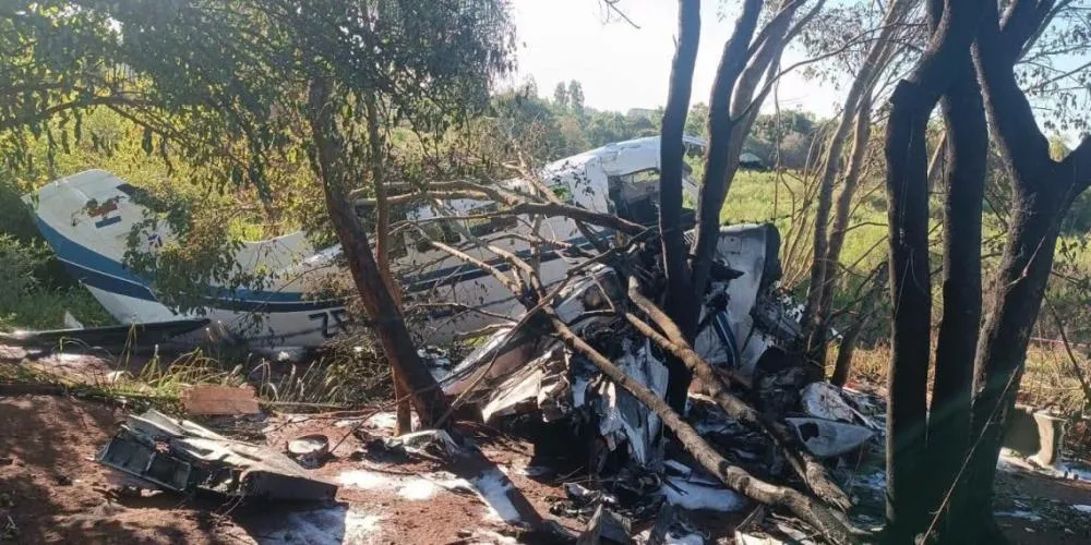 Avião com R$ 15 milhões cai no Paraguai e carga é saqueada