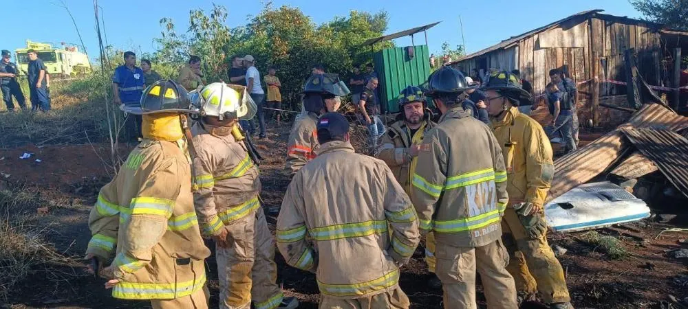 Avião com R$ 15 milhões cai no Paraguai e população saqueia carga. Confira detalhes do acidente em Minga Guazú e a investigação policial.