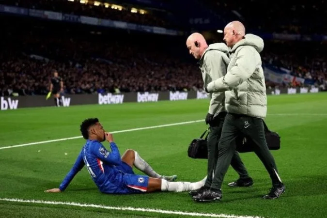 Estêvão sofre lesão de grau 4 na coxa e participação na Copa do Mundo é improvável. Veja detalhes do diagnóstico do atacante do Chelsea.