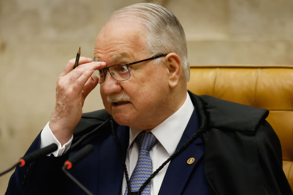 Edson Fachin encontra resistência no STF para aprovar código de ética. Conheça os detalhes da disputa com o ministro Flávio Dino.