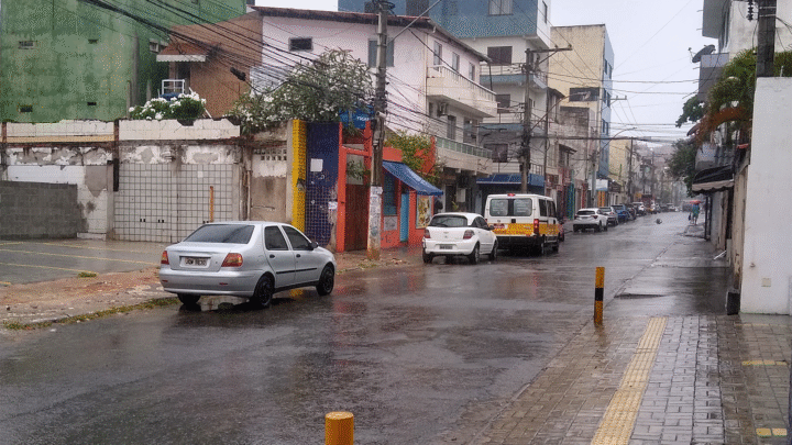 Defesa Civil coloca Salvador em estágio de atenção com chuva forte até domingo (26)