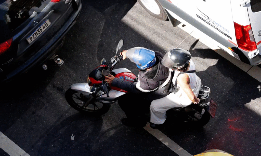 Capacetes vendidos no Brasil terão QR Code obrigatório a partir de julho. Entenda a nova regra do Inmetro para itens de segurança.