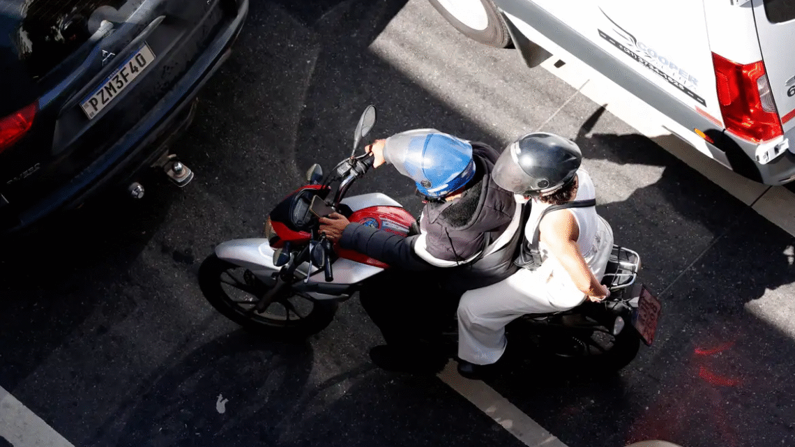 Nova regra exige QR Code em capacetes vendidos no Brasil