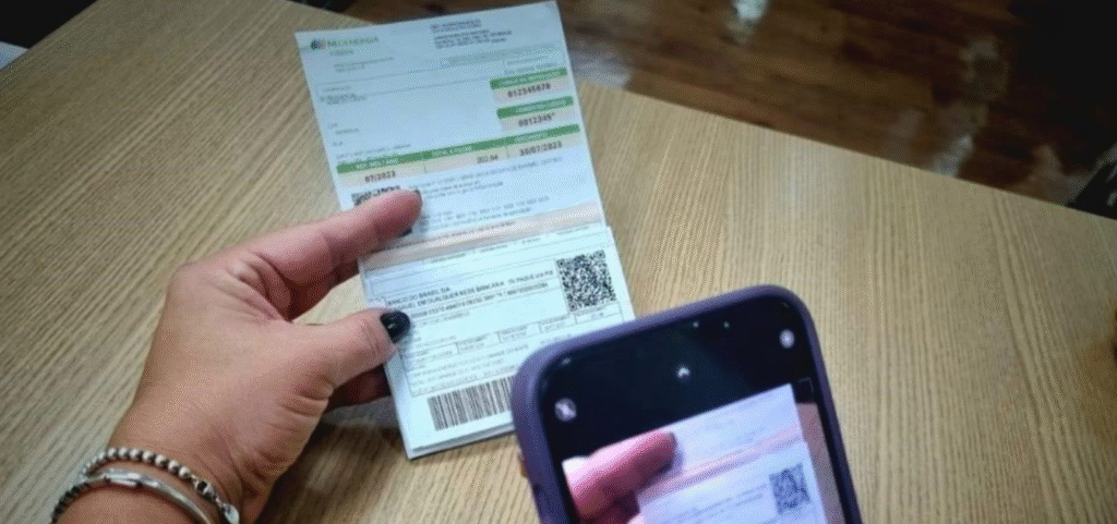 Conta de luz na Bahia sobe 5,85% após reajuste da Aneel para a Coelba. Saiba como o aumento impacta 7 milhões de consumidores.