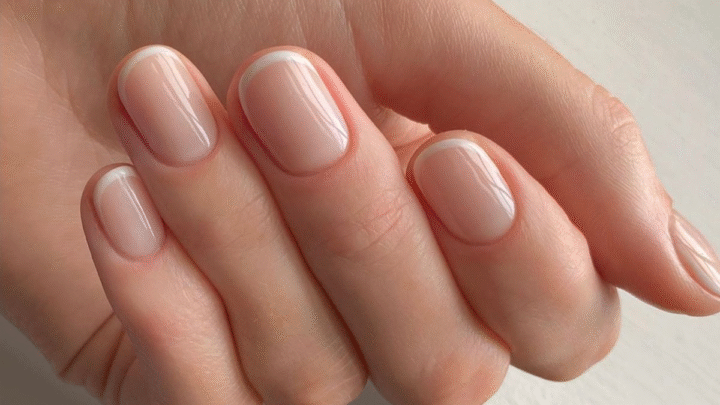 Soap nails: o que é a tendência e como aderir ao visual minimalista