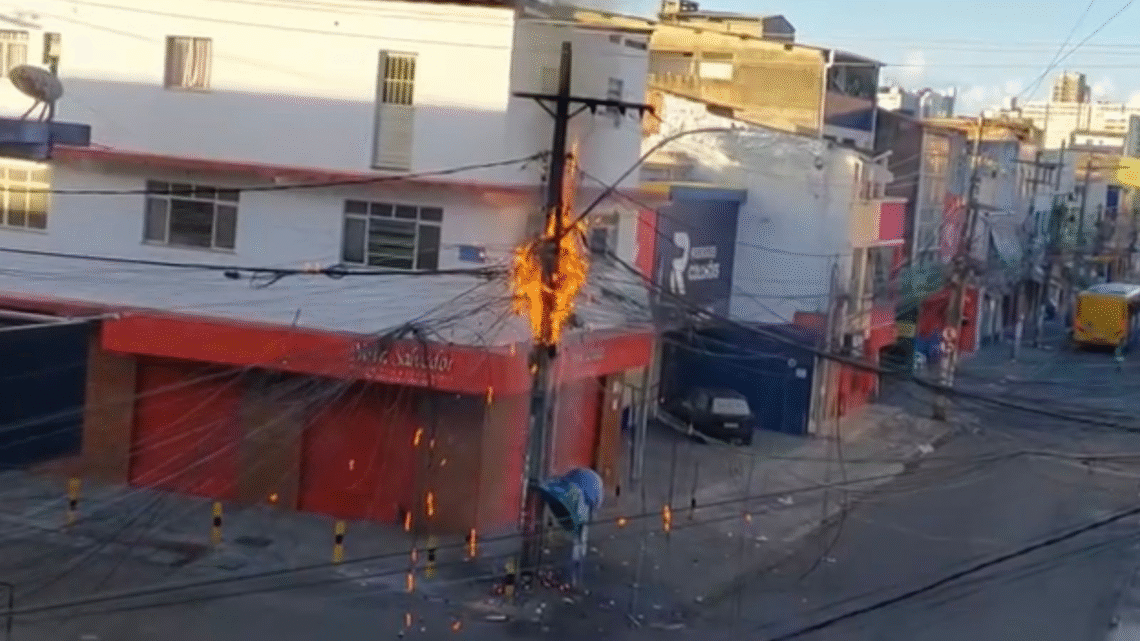 Prefeitura sanciona lei contra fiação irregular em postes da capital