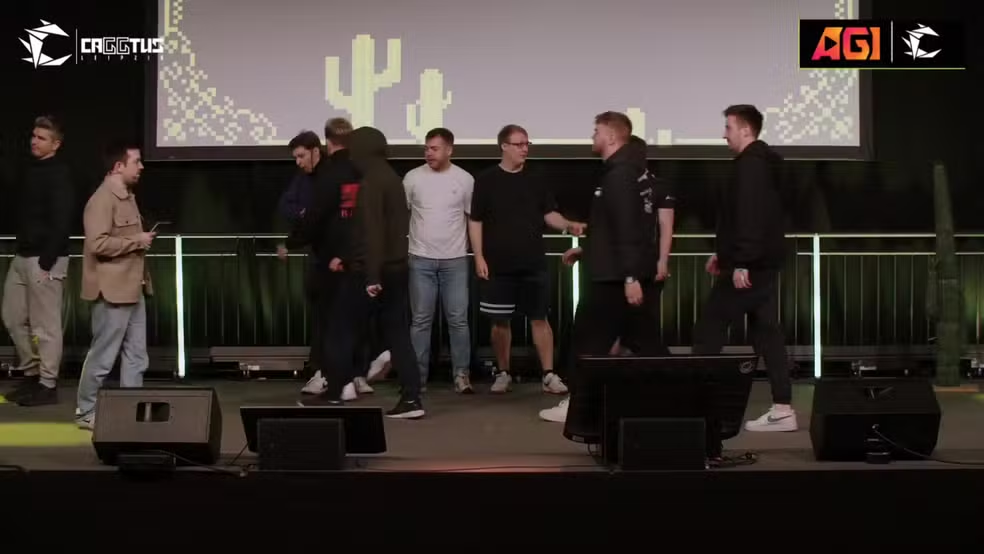 Jogador de Counter-Strike agride rival no palco e é banido por 10 anos