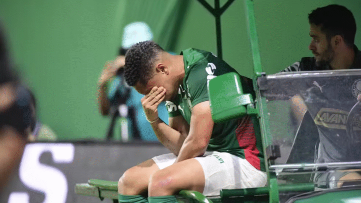 Vitor Roque vai passar por cirurgia e desfalca o Palmeiras até a Copa