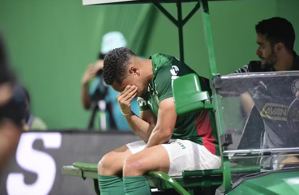 Vitor Roque vai passar por cirurgia e desfalca o Palmeiras até a Copa