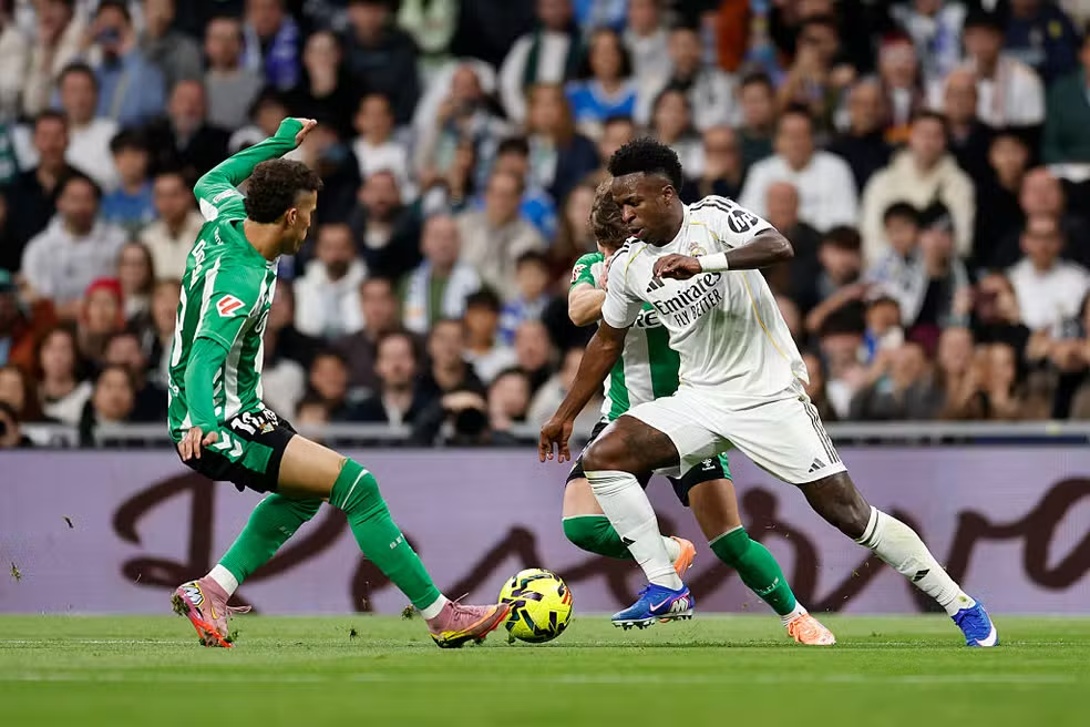 Betis x Real Madrid: veja onde assistir ao vivo, horário e escalações do jogo de LaLiga nesta sexta (24). Real tenta caçar o Barcelona.