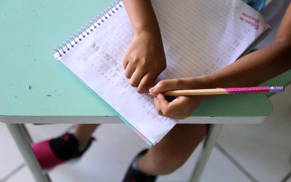 Após denúncias, Prefeitura de Salvador anula matrículas do programa Pé na Escola