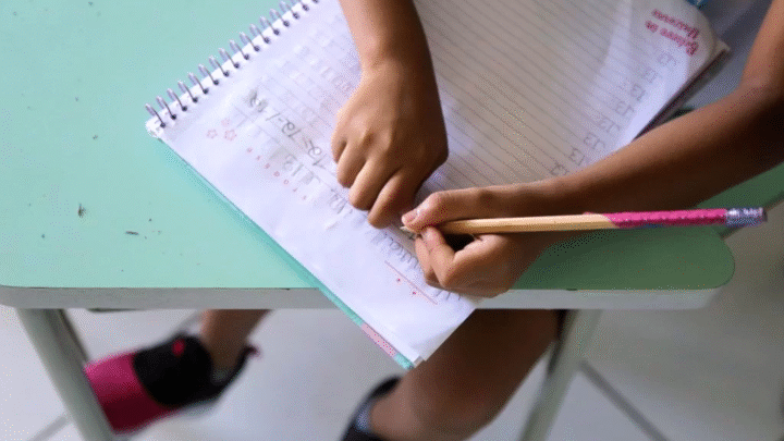 Após denúncias, Prefeitura de Salvador anula matrículas do programa Pé na Escola