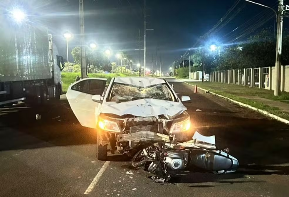 Saiba detalhes do acidente fatal em Campo Grande ocorrido neste sábado (25). Perícia investiga colisão frontal na Rua Coxim com óbito.
