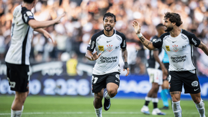 Corinthians bate Vasco com um a menos e volta a vencer no Brasileirão