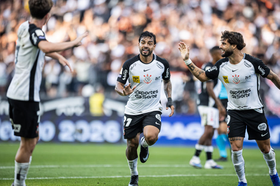 Corinthians bate Vasco com um a menos e volta a vencer no Brasileirão