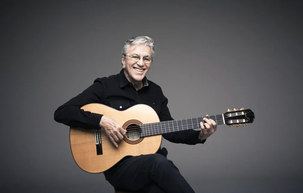 Senador corrige fala sobre Caetano Veloso em sabatina no Senado