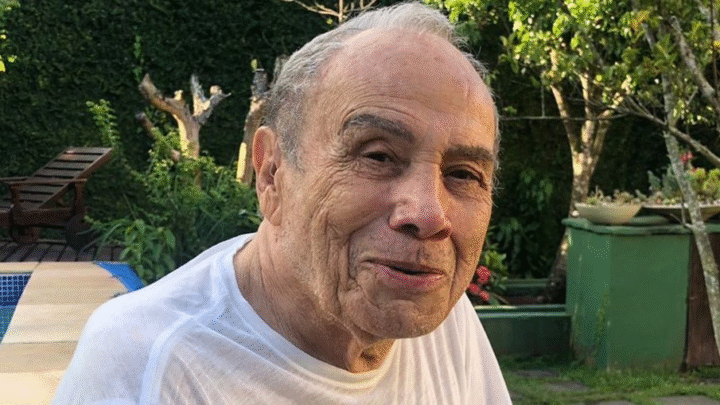 Stênio Garcia passa mal e é hospitalizado no dia do aniversário
