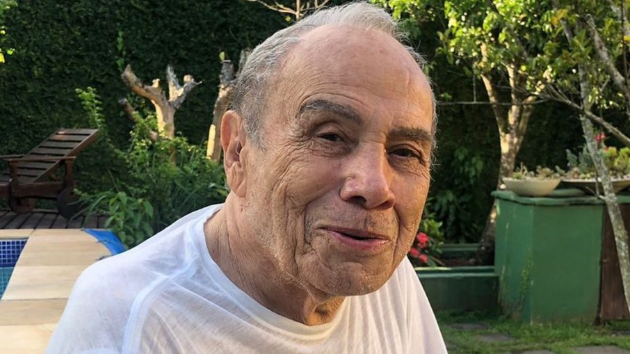 Stênio Garcia passa mal e é hospitalizado no dia do aniversário