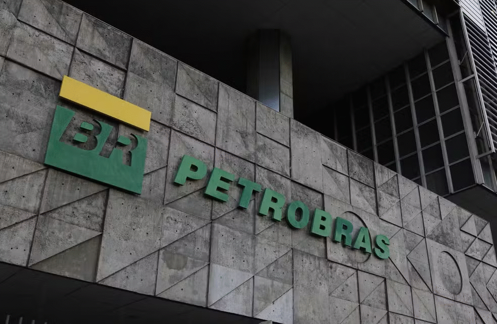 Petrobras projeta reajuste no preço da gasolina se não houver redução de tributos