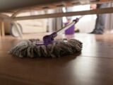 Casa limpa com menos esforço: veja qual mop combina com sua rotina. Foto: Magnific