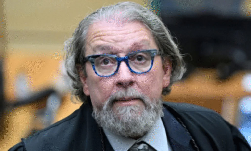 Kakay no caso Master critica uso de mensagens como prova e gera temor de anulação em investigações federais nesta sexta (8).
