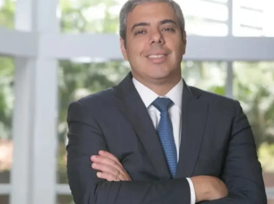 CEO do Itaú é ironizado na Faria Lima por discurso de xerife enquanto inquérito da PF investiga participação em fraude bilionária.