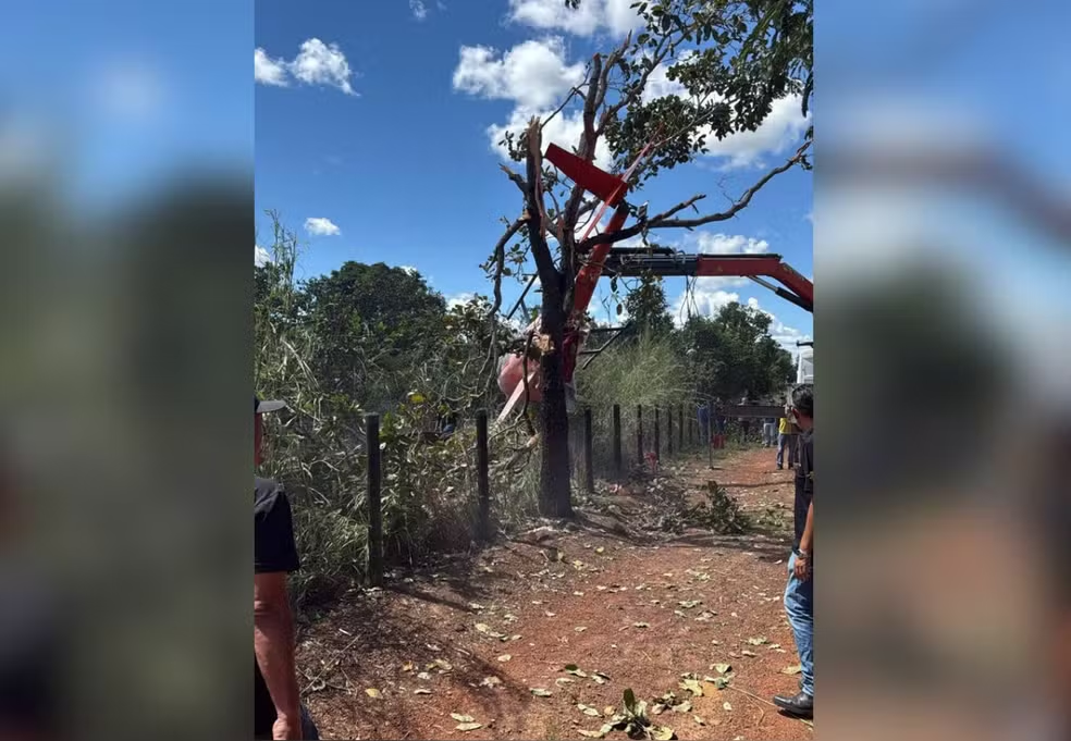 Helicóptero de Juliano cai em fazenda no Tocantins nesta sexta (8). Pai do cantor pilotava e passa bem após susto. Confira!