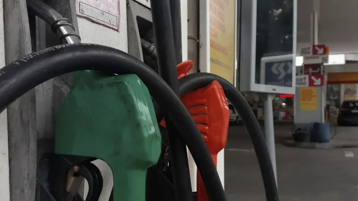 Gasolina em Salvador: governo zera tributos federais para frear alta nos postos