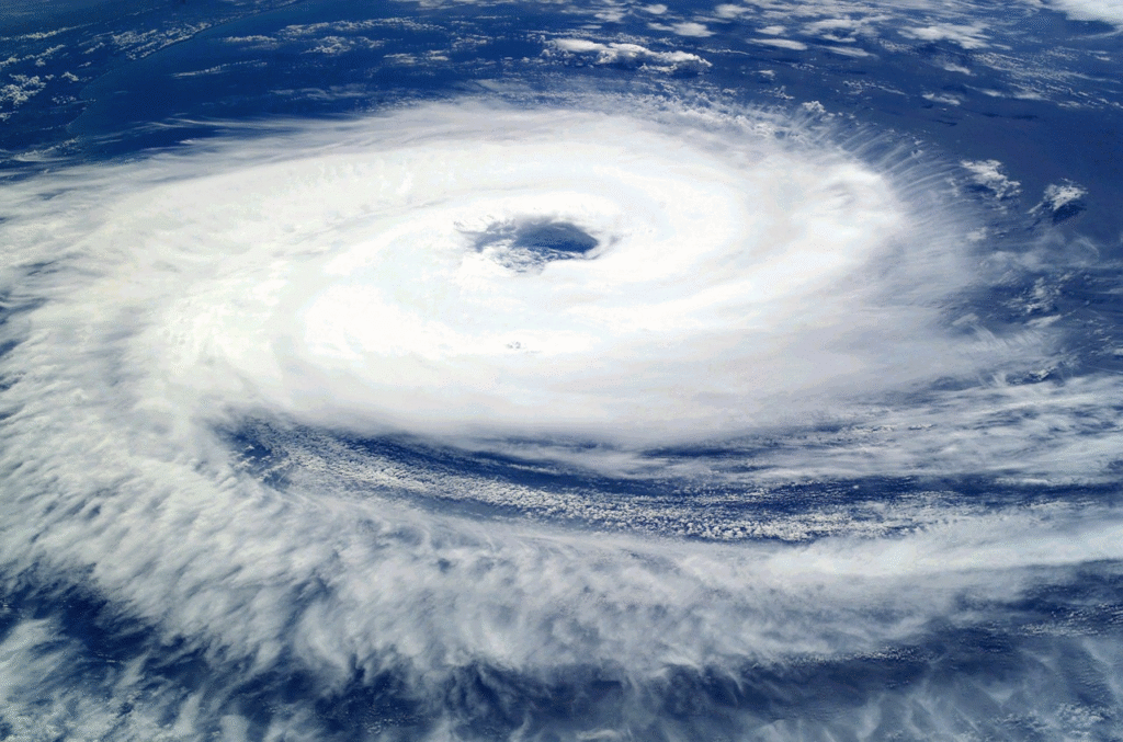 Um Novo ciclone vai trazer tempestades e ventos fortes para o Sul e Sudeste a partir desta sexta (15). Confira a previsão.