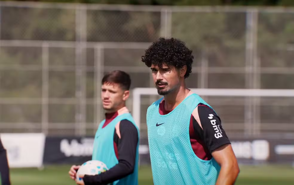 Novo Corinthians de Diniz terá mudanças no setor defensivo carioca