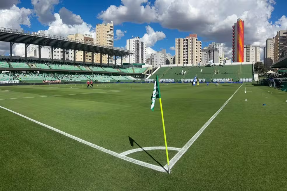 Saiba tudo sobre Goiás x Botafogo-SP onde assistir ao vivo, horário, desfalques clínicos e as prováveis escalações na Série B.