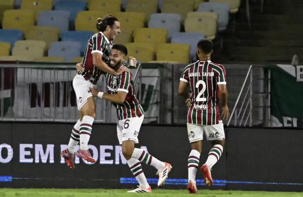 Fluminense faz duelo direto com o São Paulo no Maracanã pela Série A Fluminense faz duelo direto com o São Paulo no Maracanã pela Série A
