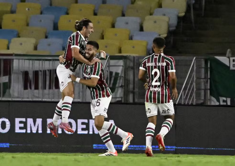 Fluminense e São Paulo fazem duelo direto no Maracanã pelo Brasileirão. Veja o que mudou desde a goleada e as escalações.