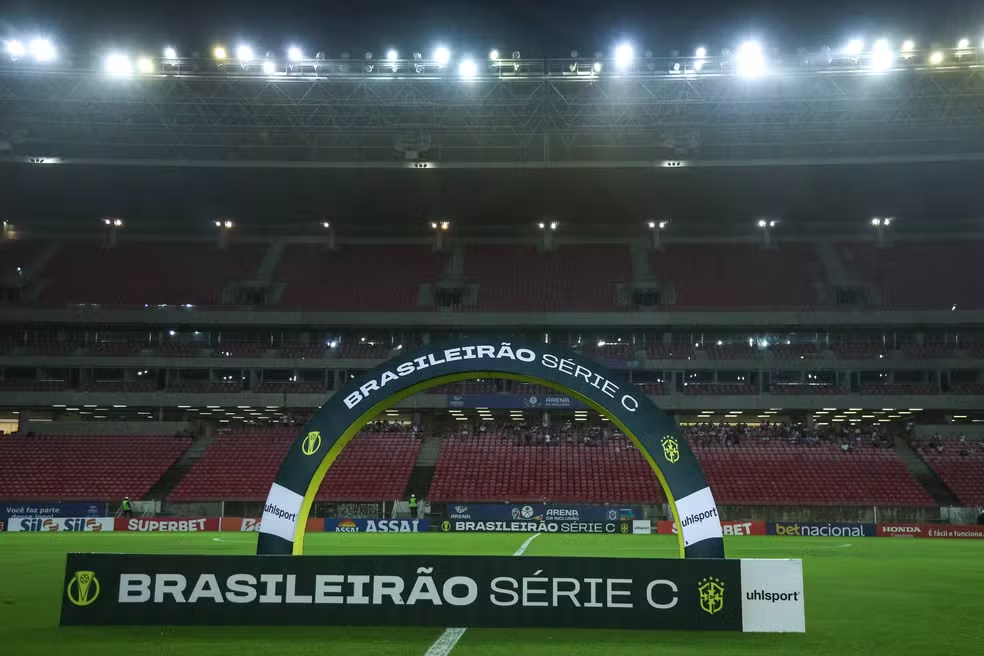 Saiba tudo sobre Santa Cruz x Volta Redonda onde assistir ao vivo, horário, desfalques e as prováveis escalações na Série C.