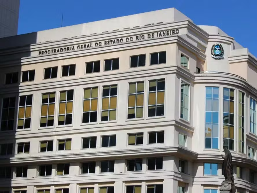 Confira o edital do concurso da PGE-RJ para procurador. Saiba os prazos de inscrição, o valor da taxa e as notas de corte diferenciadas para cotistas.