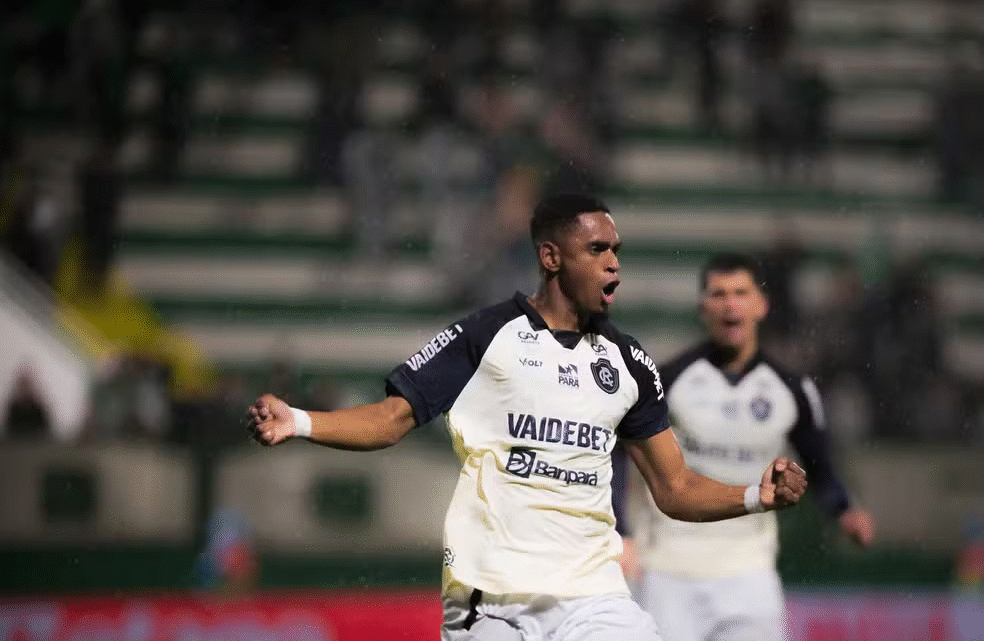Atacante Jajá decide e garante novo triunfo do Remo no Brasileirão