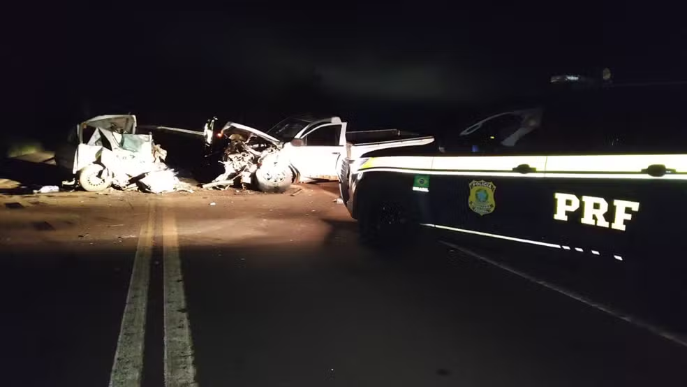 Colisão frontal na rodovia BR-392 deixa uma vítima fatal e feridos graves