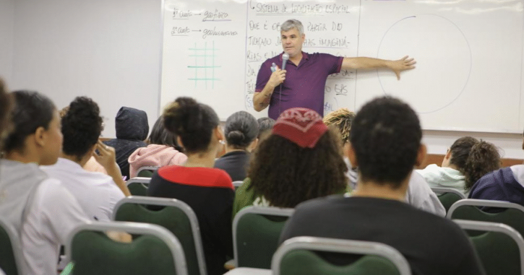 Programa IngreSSAr em Salvador abre inscrições para cursinho pré-Enem gratuito e prorroga prazo. Saiba como garantir sua vaga.